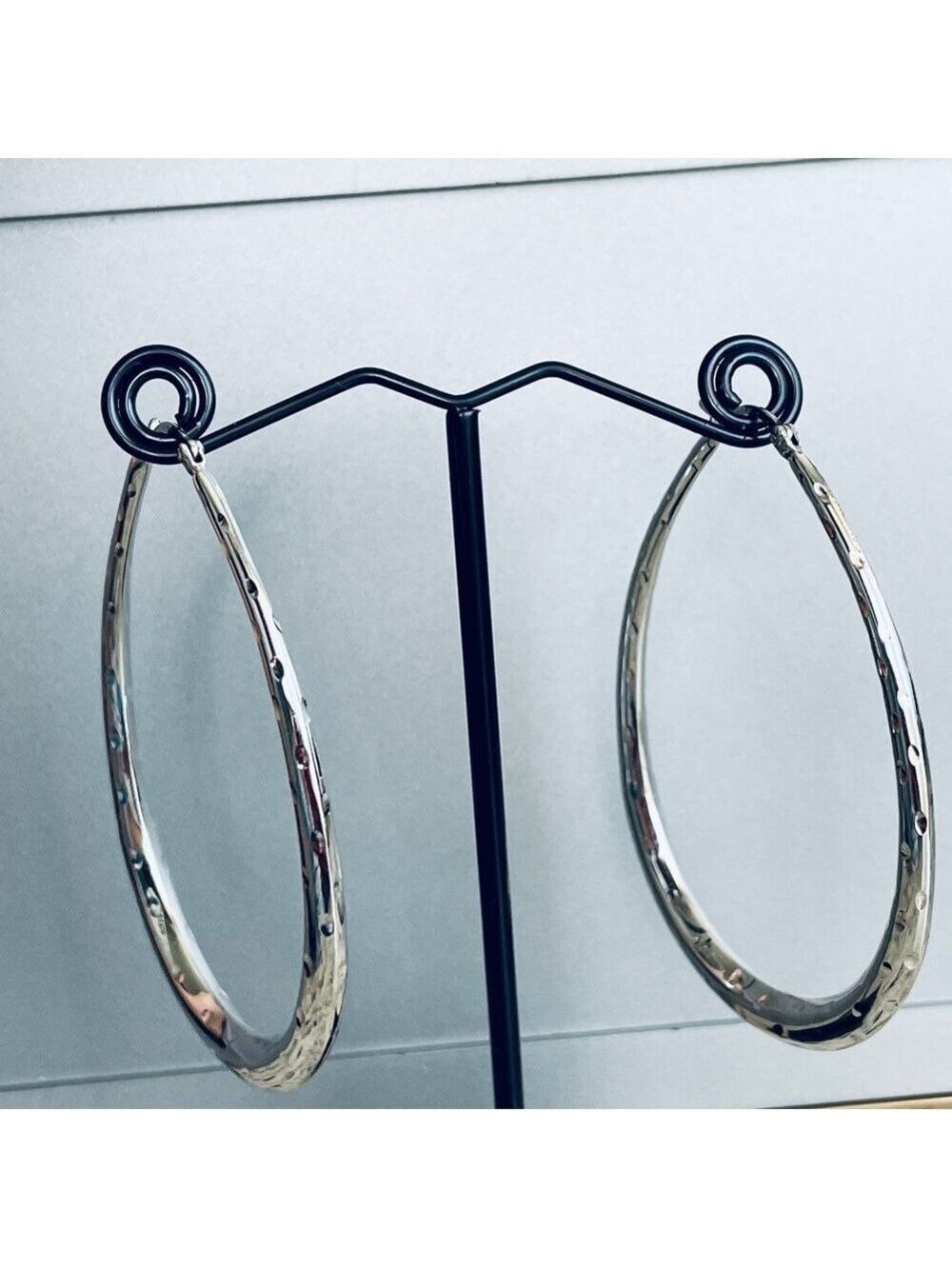 Annika Witt Textured Large Oval Hoop Hammered Sterling Silver Earrings A… - Picture 2 of 8